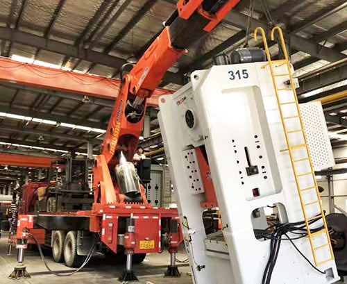 遂川县附近随车吊出租，轻松解决运输难题