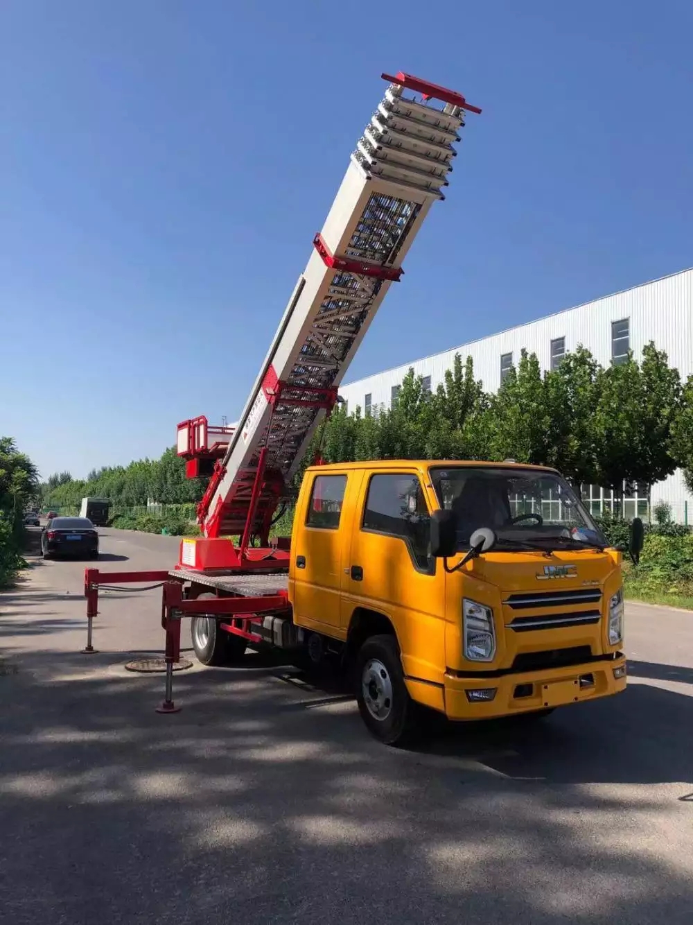 遂川县附近的云梯车出租服务：轻松解决高空作业需求