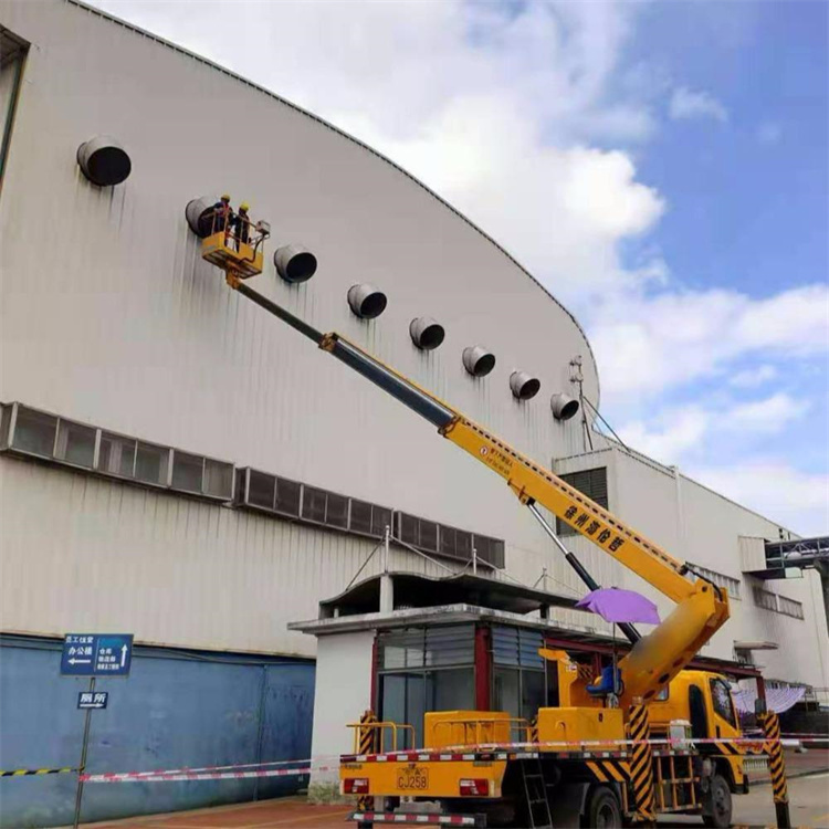 遂川县高空作业车出租服务：专业广告牌安装解决方案