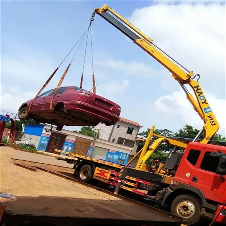 遂川县吊车吊汽车的正确方法